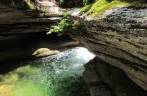 Rio de águas claras e geladas nas White Mountains, região de Lincoln, em New Hampshire - Estados Unidos